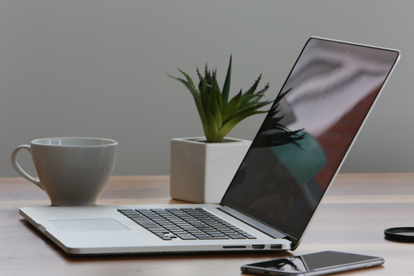 公司全力开发随车吊底盘